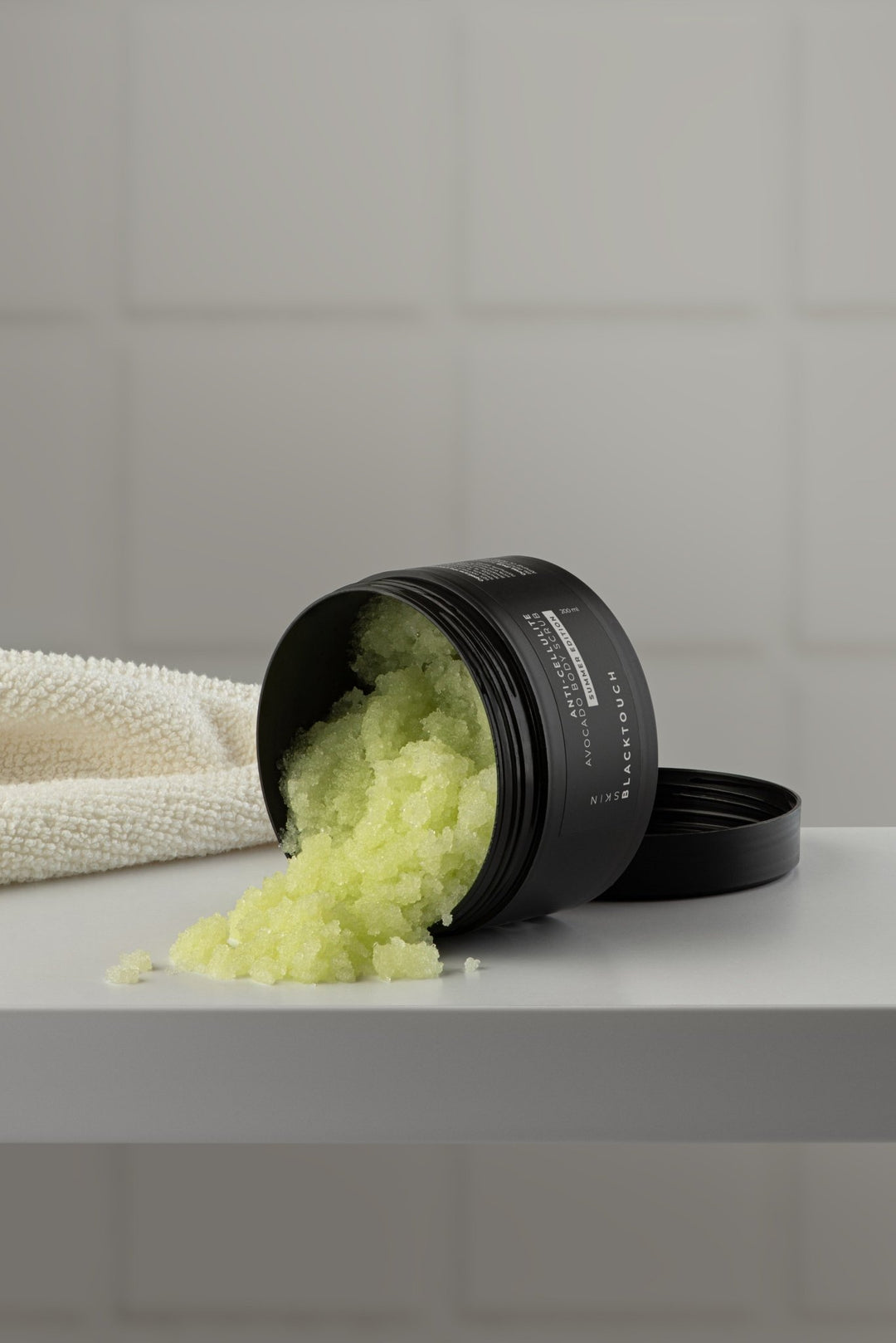 Антицелюлітний цукровий скраб AVOCADO BODY SCRUB SUMMER EDITION, 200 мл - BLACKTOUCH