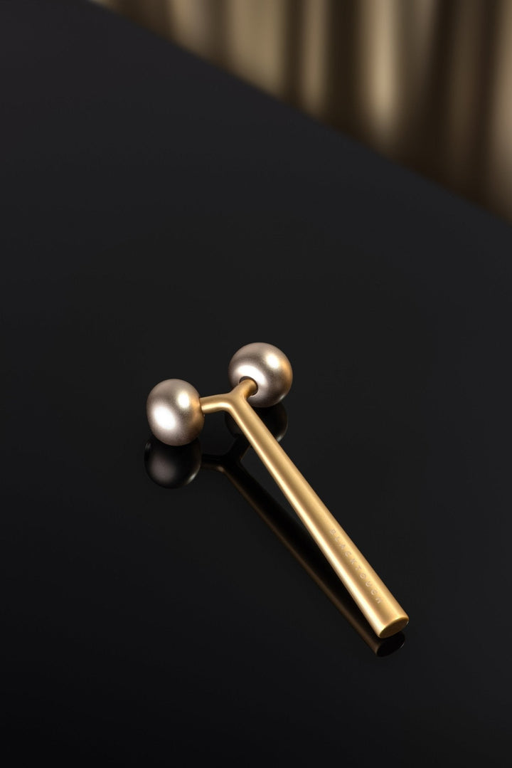 Подарунковий набір "Golden brass roller & Hyaluronic Serum Set" - BLACKTOUCH