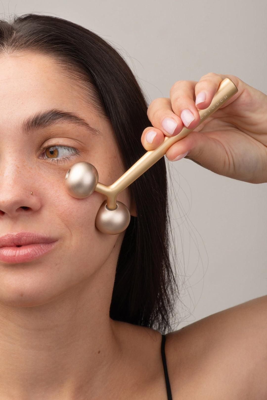 Подарунковий набір "Golden brass roller & Hyaluronic Serum Set" - BLACKTOUCH