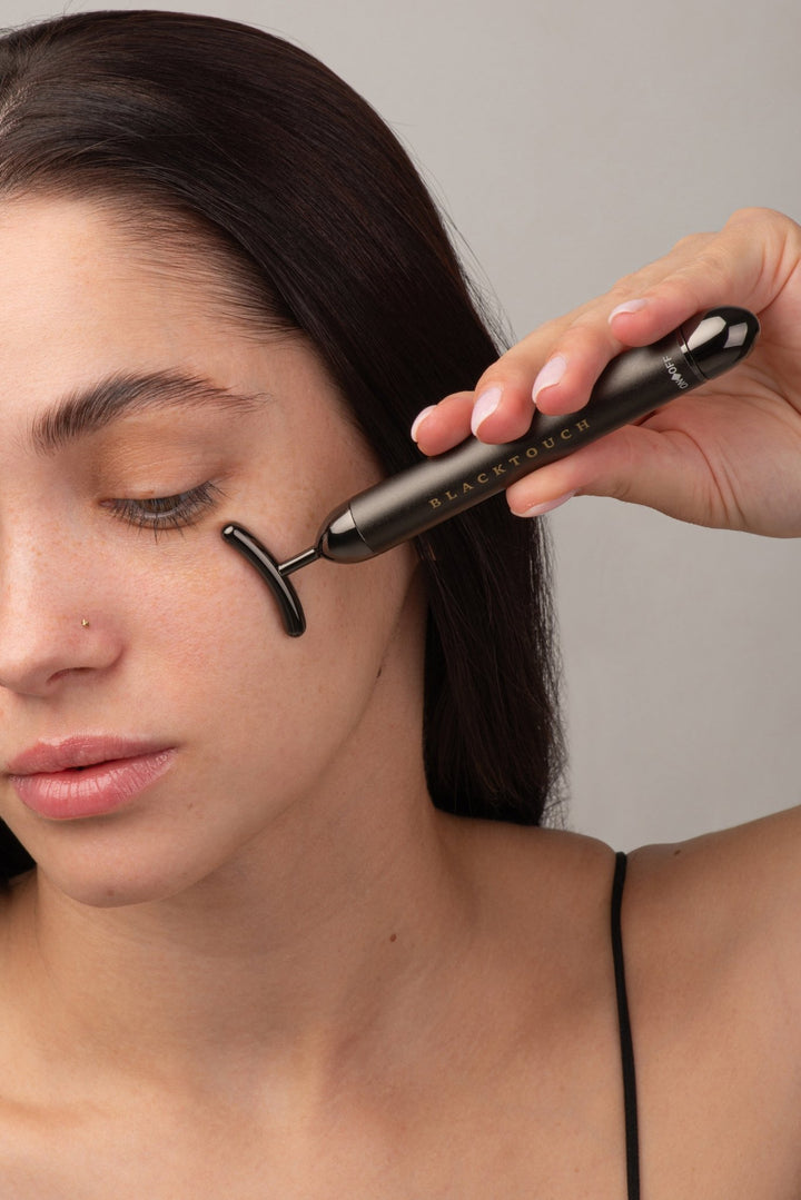 Подарунковий набір "Pulse Massager & Hyaluronic Serum Combo" - BLACKTOUCH