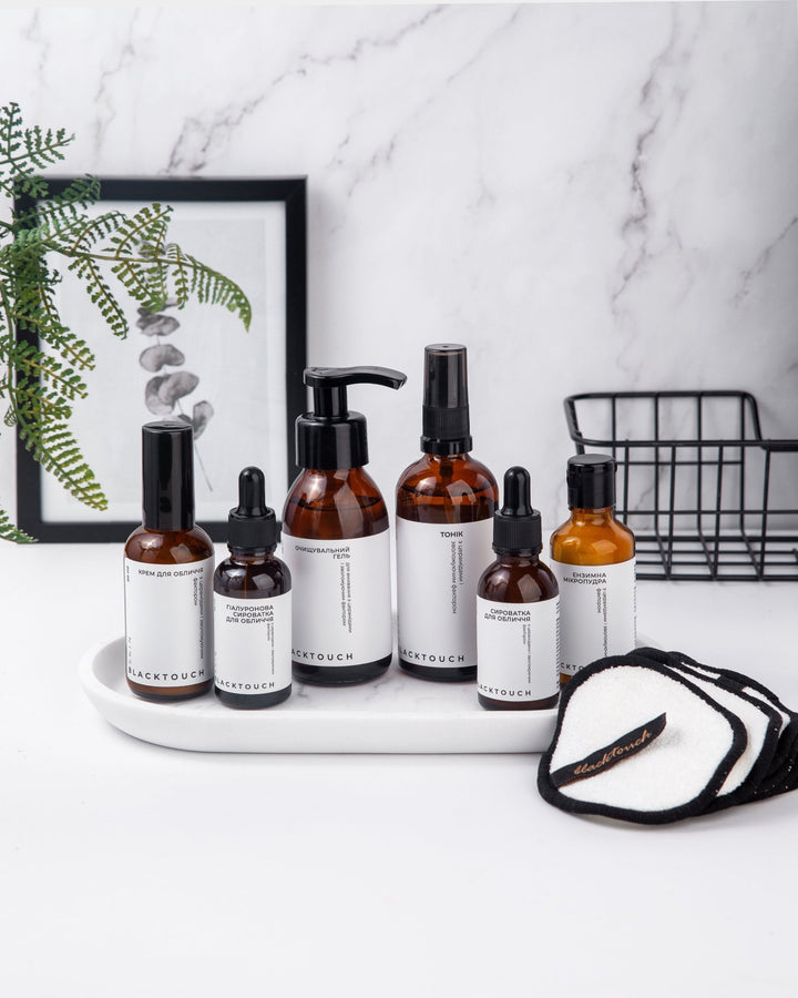 Крем для обличчя з церамідами та зволожувальним фактором, 50 мл - BLACKTOUCH