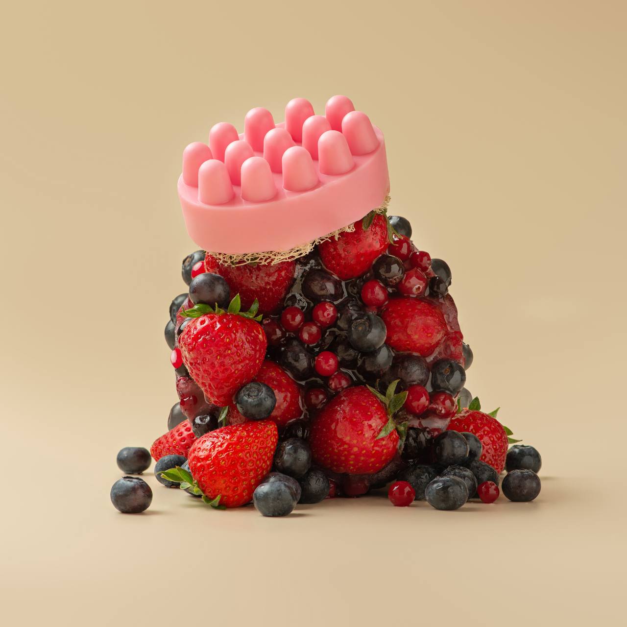 Масажне антицелюлітне мило з люфою Wild Berries — Лісові ягоди - BLACKTOUCH