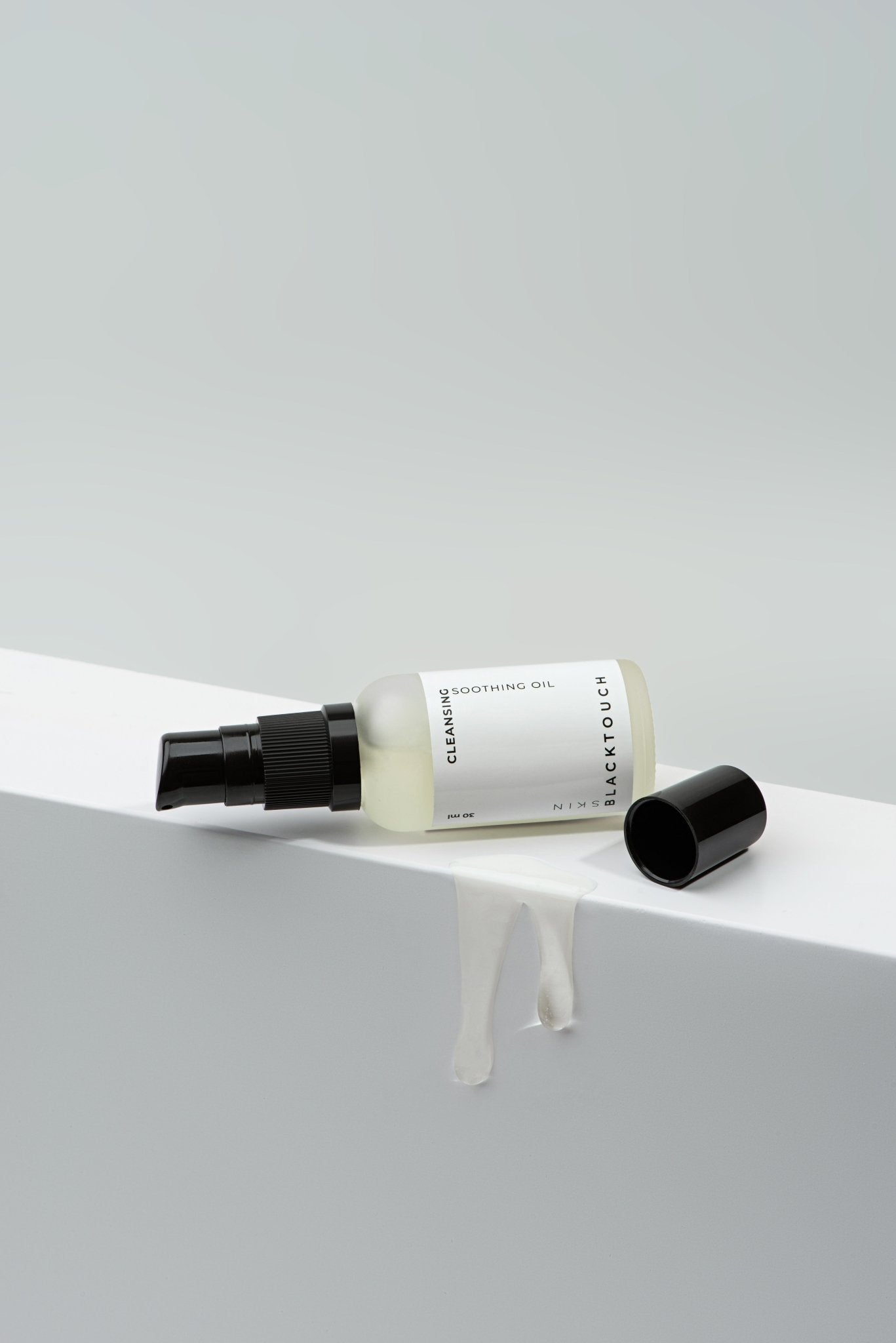 Очищувальна гідрофільна олія для усіх типів шкіри, 30 мл - BLACKTOUCH