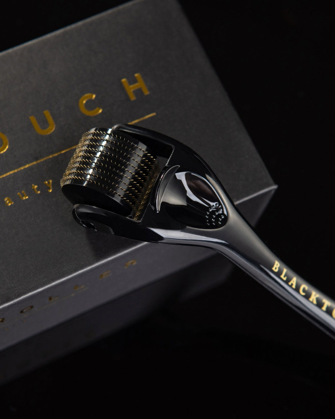 Подарунковий набір "Dermaroller & Hyaluronic Serum Set" - BLACKTOUCH