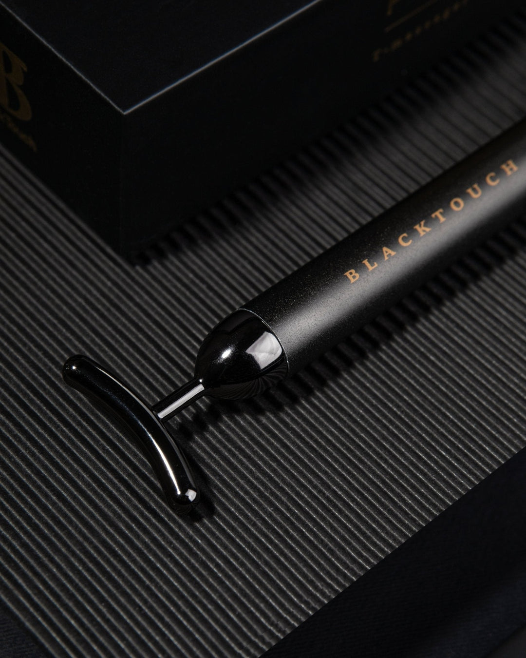 Подарунковий набір "Pulse Massager & Hyaluronic Serum Combo" - BLACKTOUCH