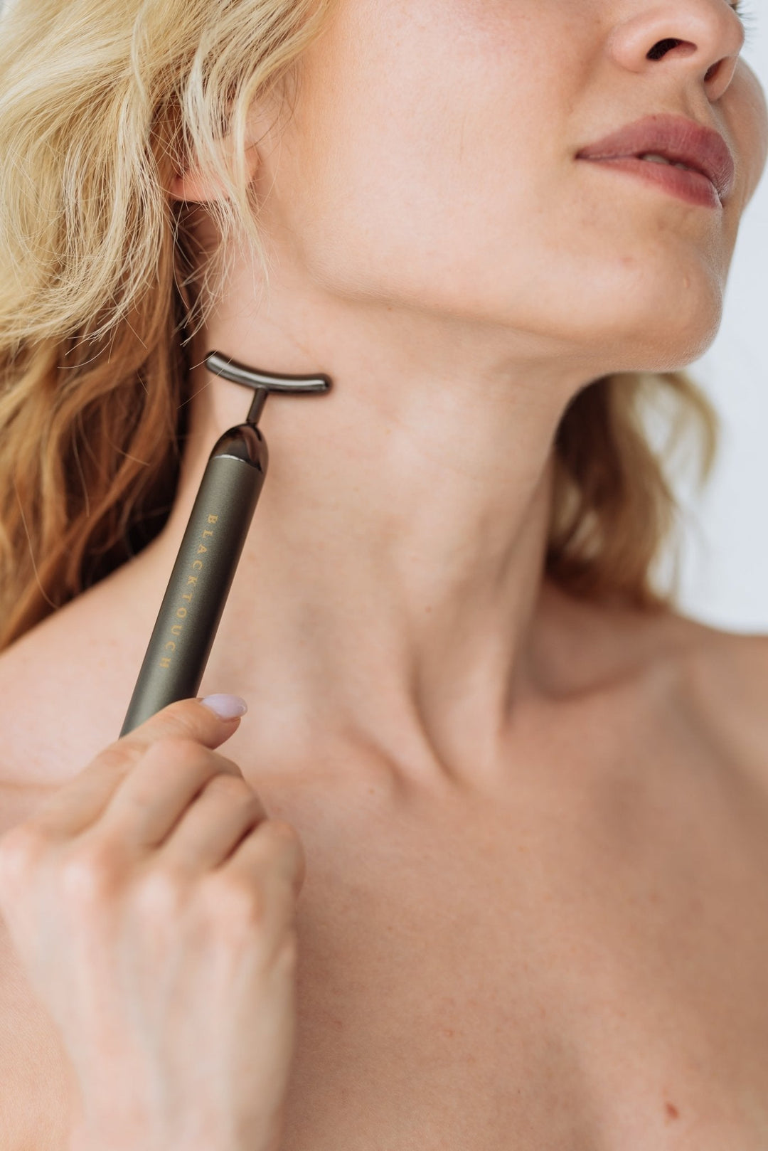 Подарунковий набір "Pulse Massager & Hyaluronic Serum Combo" - BLACKTOUCH