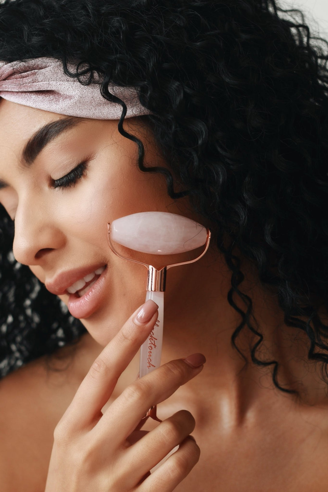 Ролик з рожевого кварцу *Уцінка - BLACKTOUCH