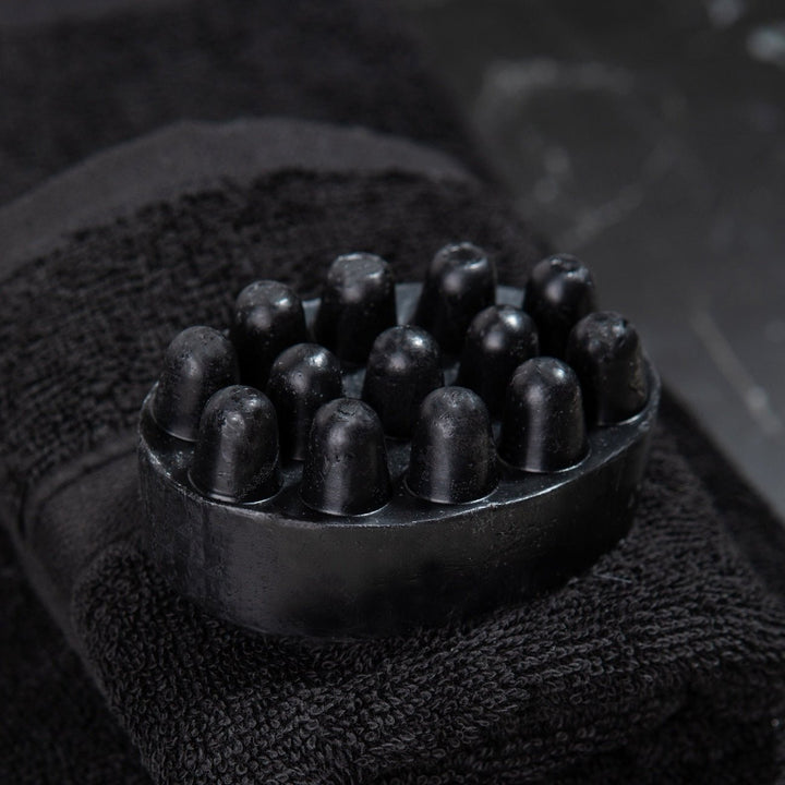 Твердий скраб для тіла medium - Масажне антицелюлітне мило - Бамбукове вугілля з маком - BLACKTOUCH