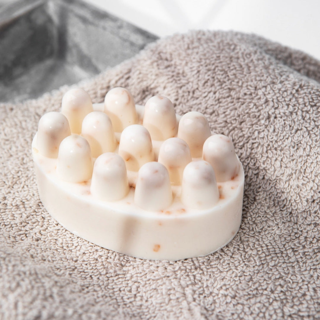 Твердий скраб для тіла soft - Масажне антицелюлітне мило - Вівсянка з молоком - BLACKTOUCH