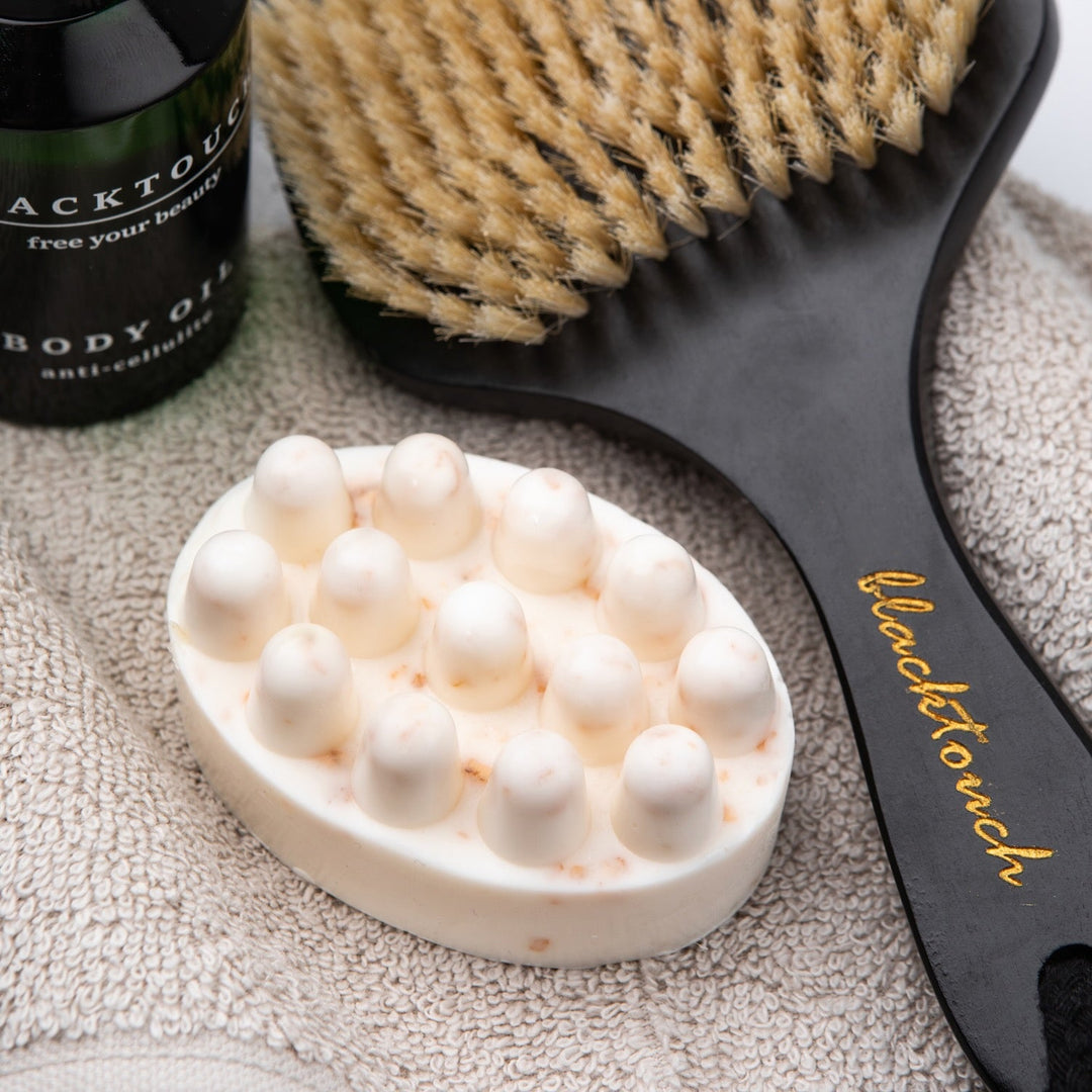 Твердий скраб для тіла soft - Масажне антицелюлітне мило - Вівсянка з молоком - BLACKTOUCH