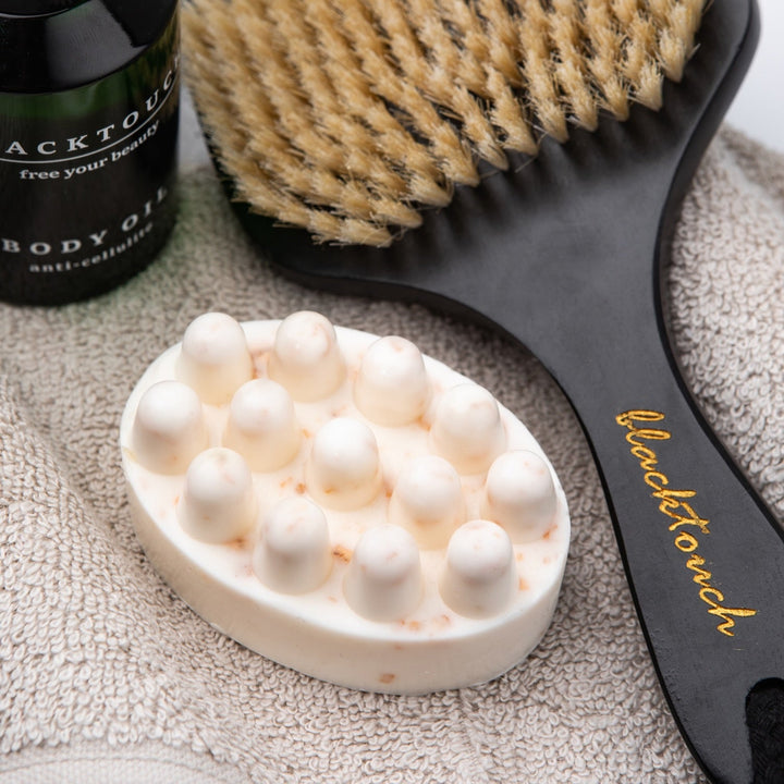 Твердий скраб для тіла soft - Масажне антицелюлітне мило - Вівсянка з молоком - BLACKTOUCH